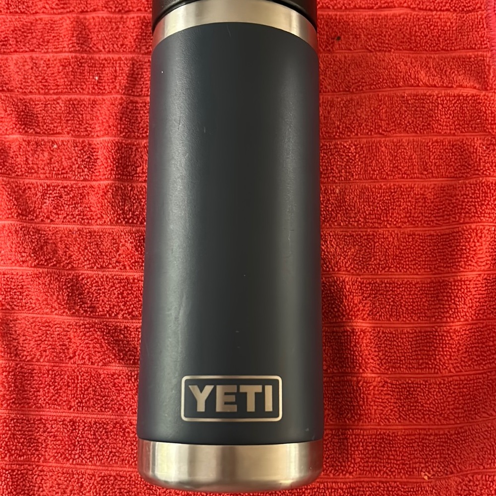 YETI Navy Rambler 532 ML